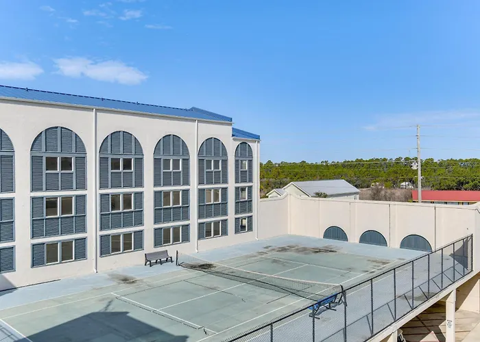 Orange Retreat W/ 4 Pools - Walk To Beach! *