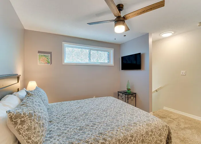 Orange Retreat W/ 4 Pools - Walk To Beach! Holiday home *